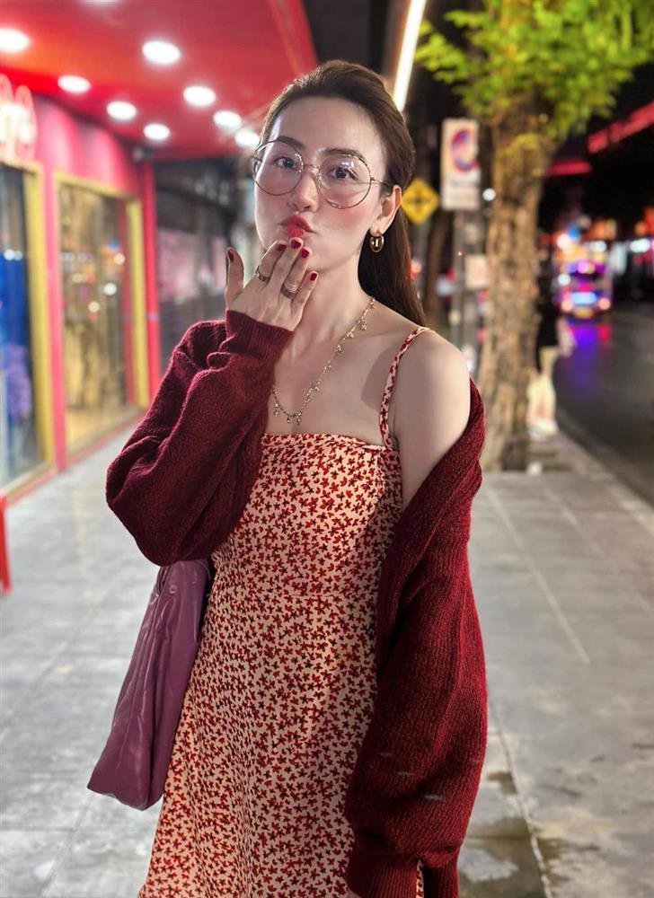 Ngân Khánh khoe ảnh, dân tình xin vía da đẹp, lỗ chân lông vô hình ai nhìn cũng mê-5