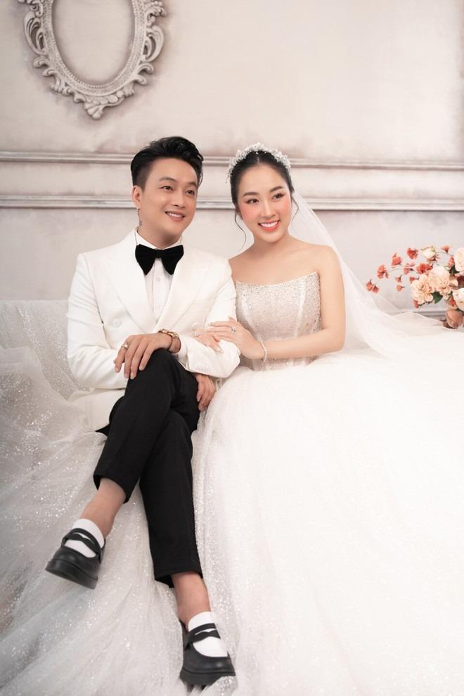HOT: Ca sĩ TiTi (HKT) kết hôn vào tháng 4, sắc vóc gợi cảm của cô dâu gây ấn tượng-6