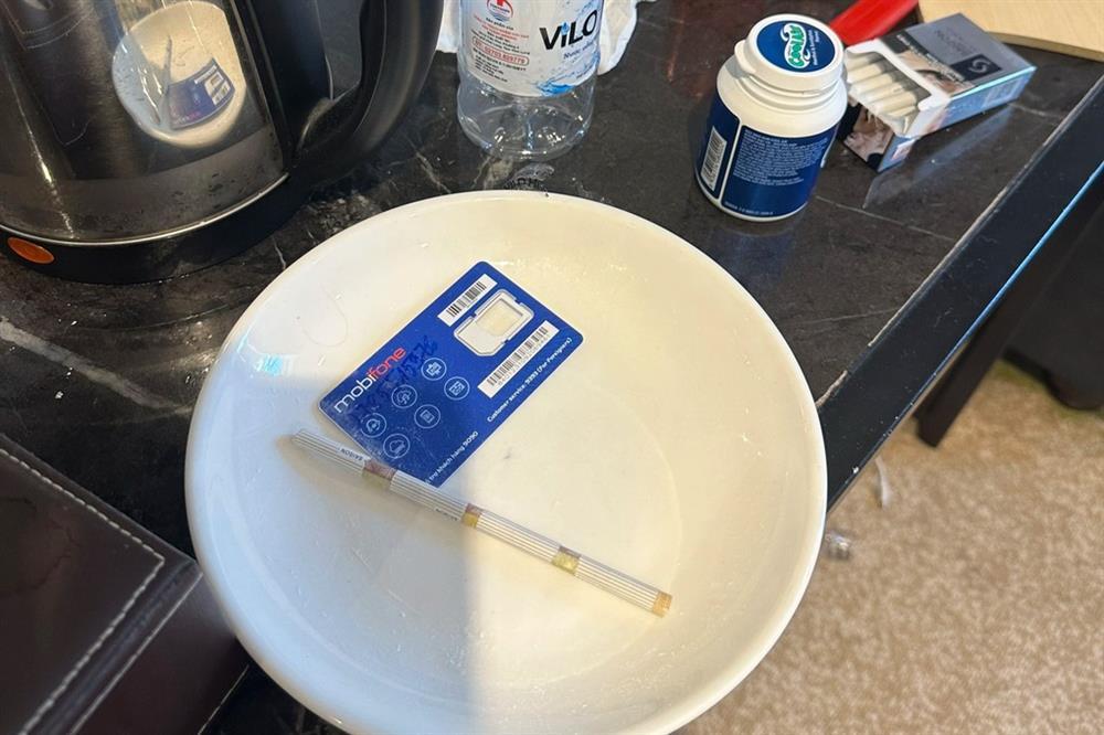 5 nam nữ mở tiệc ma túy trong khách sạn-2