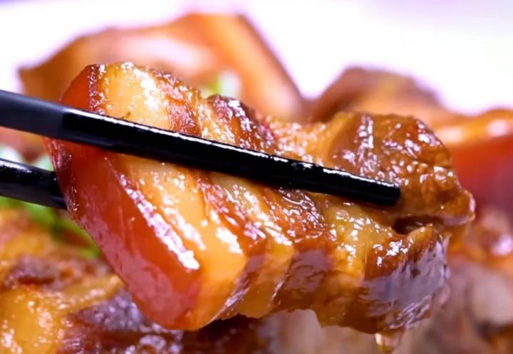 Để thịt kho tàu mềm ngon đậm vị, khi nấu nên đóng hay mở vung?-2