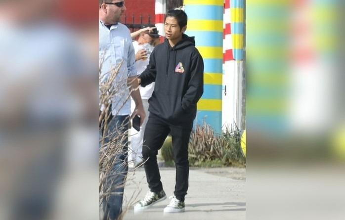 Brad Pitt sau khi bị các con ruồng bỏ-3