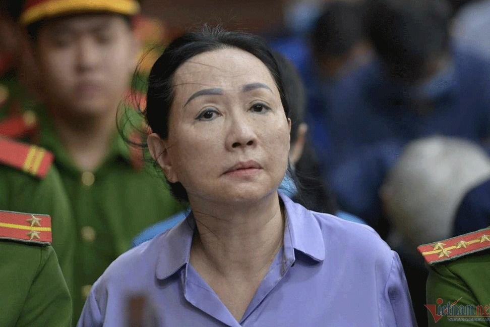 Khói đen khét lẹt ở căn hộ tầng 12, dân chung cư nháo nhào chạy xuống đường-3