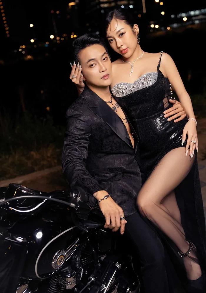 Ca sĩ TiTi khoe ảnh cưới nóng bỏng bên vợ là DJ-4