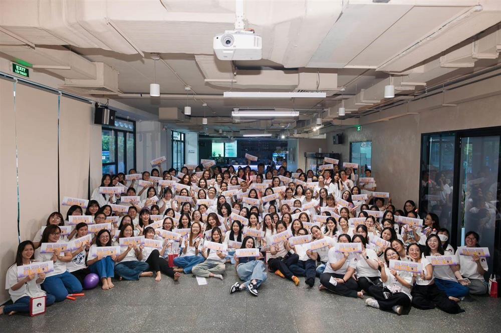 Được fan chơi lớn tặng một mảnh đất ở Scotland, Ninh Dương Lan Ngọc nói gì?-2