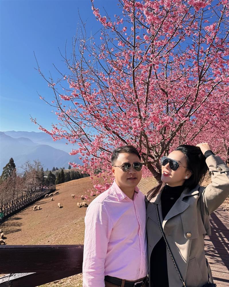 Phương Oanh dát đồ hiệu, ngồi siêu xe tiền tỷ đi khám thai ở những tháng cuối-12