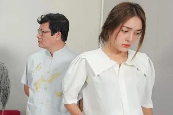 Trước ngày tái hôn, con gái tiết lộ bí mật gây sốc về chồng mới, tôi đau lòng vứt váy cưới vào sọt rác-2