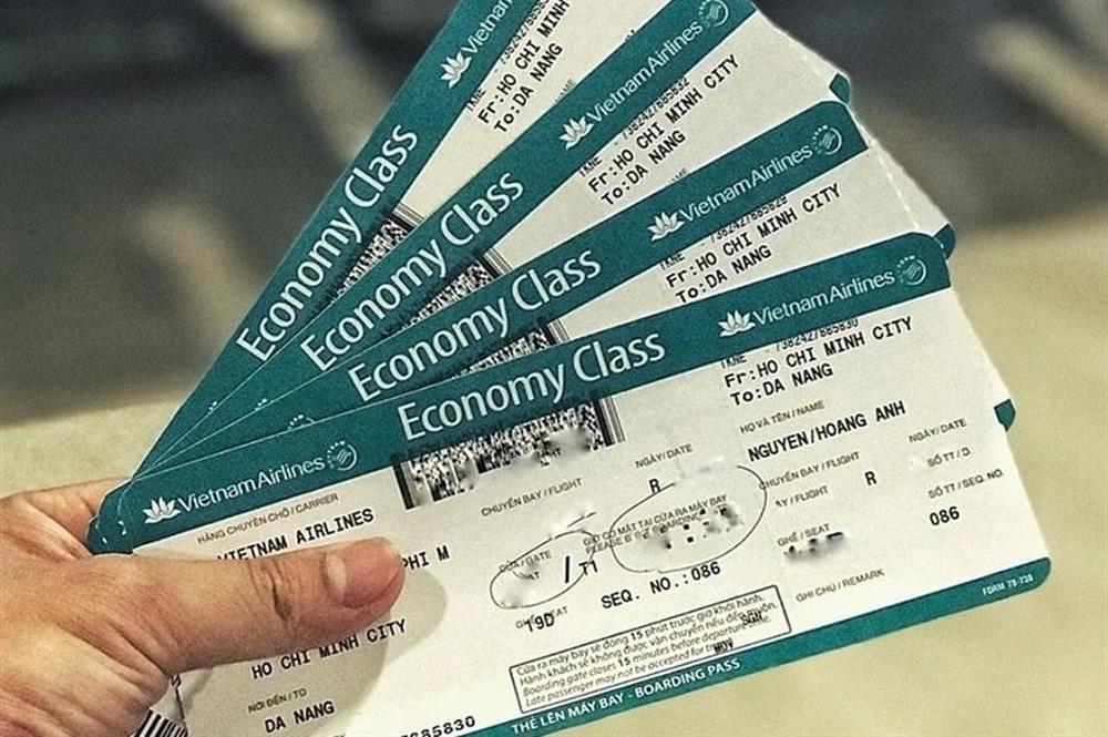 Giá vé máy bay dịp 30/4-1/5 cao ngất, khách than bay nước ngoài còn hơn-1