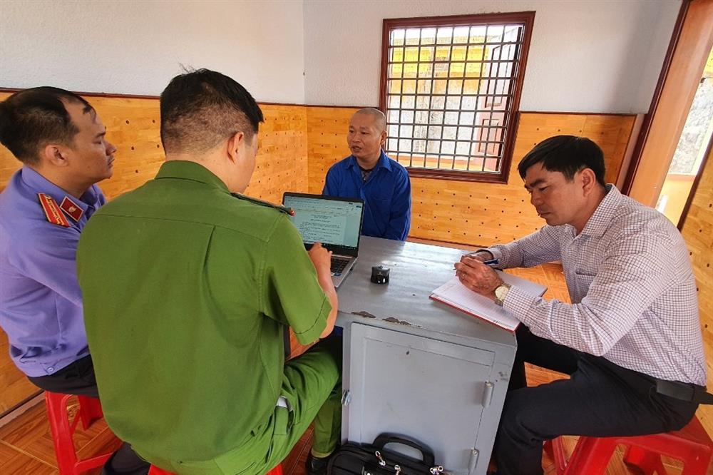 Bị tát vào mặt, người đàn ông đâm thủng tim đối phương-1