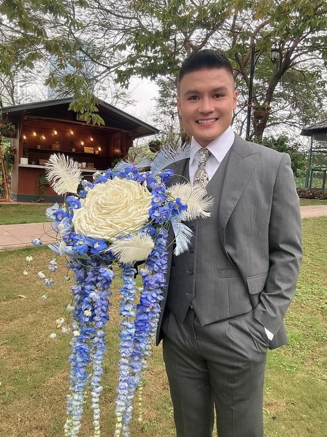 Vợ chồng Quang Hải - Chu Thanh Huyền lại có bó hoa cưới độc lạ gây xôn xao-3