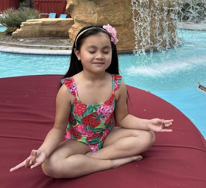 Con gái Y Phụng lên 7 tuổi sở hữu chân thon dài thẳng tắp nhờ bí quyết rèn luyện ngay từ nhỏ!-3