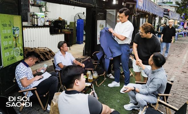 Anh em Bùi Tiến Dũng xuất hiện kèm sấp tiền mừng gây chú ý ở đám cưới Quang Hải-1