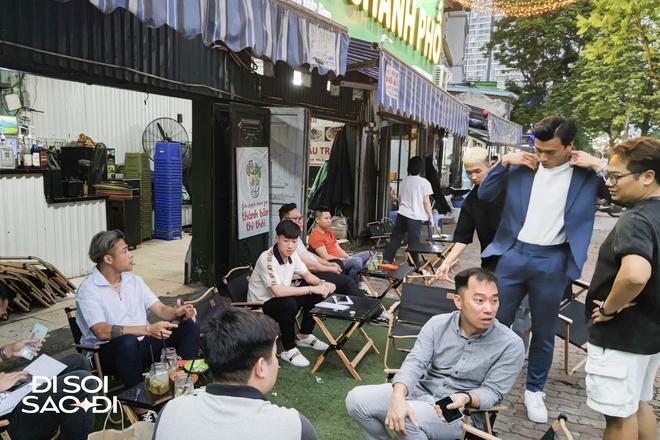 Anh em Bùi Tiến Dũng xuất hiện kèm sấp tiền mừng gây chú ý ở đám cưới Quang Hải-2