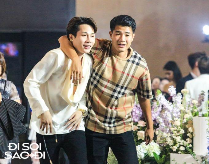 Jack bất ngờ xuất hiện ở đám cưới Quang Hải, tay trong tay cùng một cầu thủ nổi tiếng-3