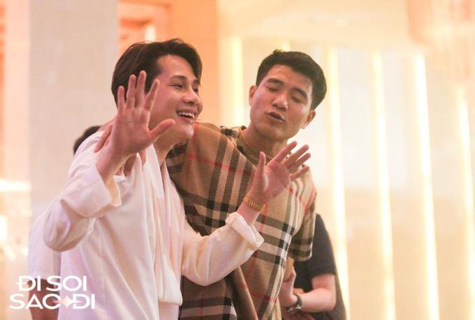 Jack bất ngờ xuất hiện ở đám cưới Quang Hải, tay trong tay cùng một cầu thủ nổi tiếng-5