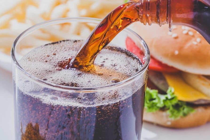 Tác hại đáng sợ của đồ uống người Việt tiêu thụ cả lít mỗi tuần-1