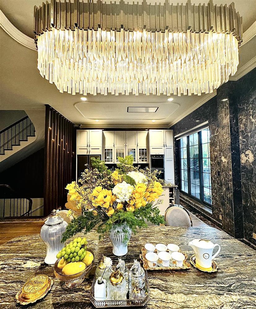 Lã Thanh Huyền gửi lời ngọt ngào kỷ niệm 18 năm bên chồng đại gia-8