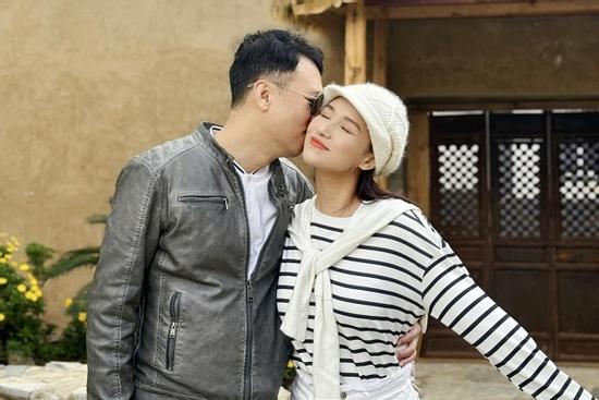 Lã Thanh Huyền gửi lời ngọt ngào kỷ niệm 18 năm bên chồng đại gia