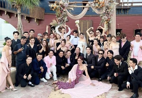 Vì sao đám cưới Quang Hải có quy định trang phục cho khách mời?-5