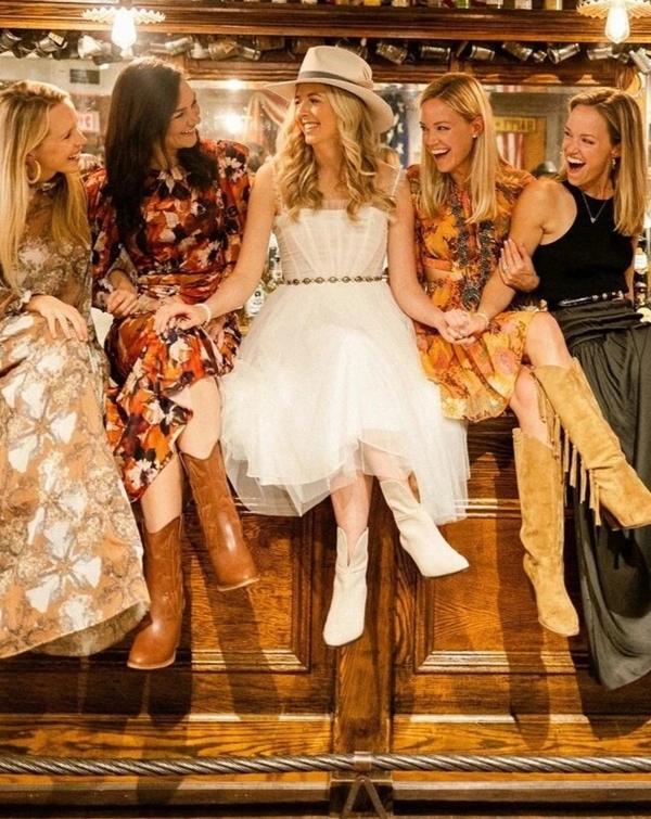 Vì sao đám cưới Quang Hải có quy định trang phục cho khách mời?-6