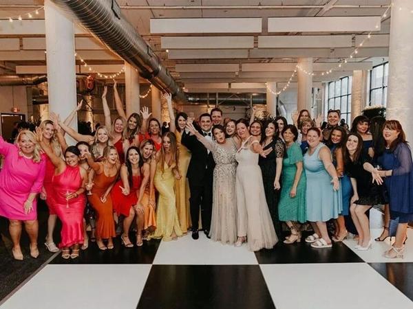 Vì sao đám cưới Quang Hải có quy định trang phục cho khách mời?-7