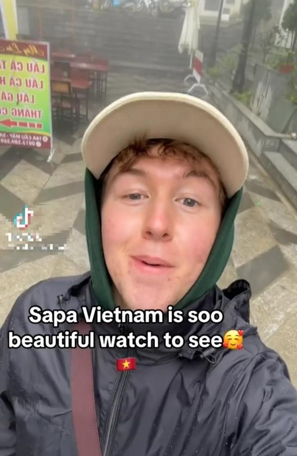 Khách Tây ám ảnh vì bị đoàn quân trẻ em ở Sa Pa đeo bám để bán hàng-1