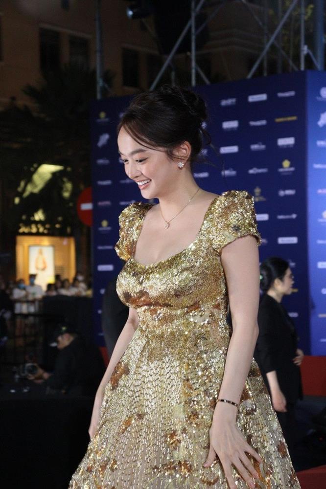 Váy áo xẻ sâu của Jun Vũ và dàn hoa hậu tại Liên hoan phim Quốc tế TPHCM-7