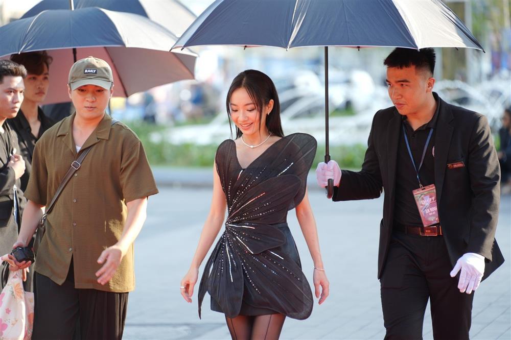 Váy áo xẻ sâu của Jun Vũ và dàn hoa hậu tại Liên hoan phim Quốc tế TPHCM-8