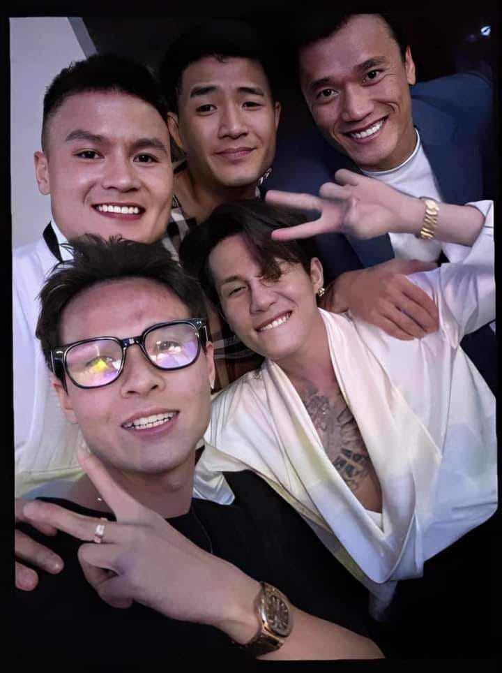 Jack biểu diễn Thiên Lý Ơi trong đám cưới Quang Hải-1