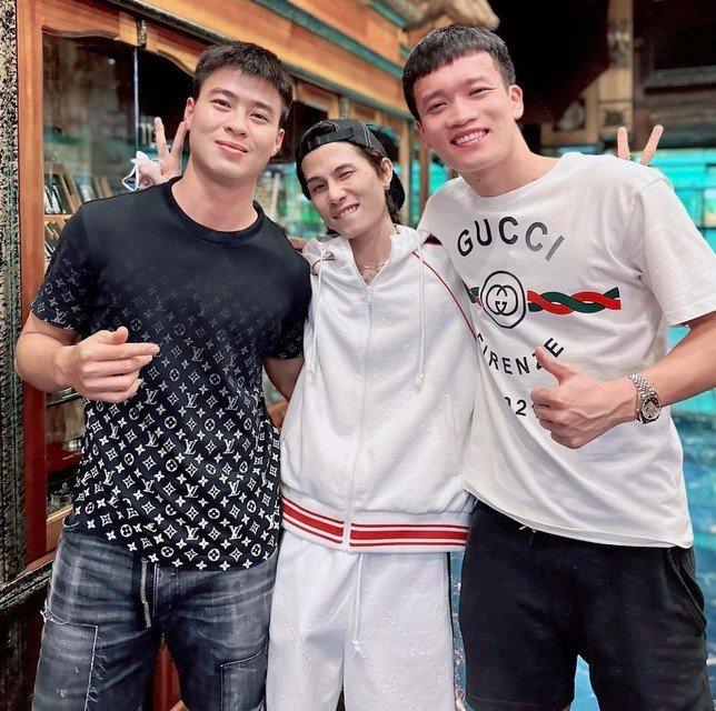 Jack biểu diễn Thiên Lý Ơi trong đám cưới Quang Hải-3