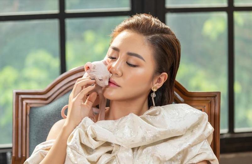 2 nữ ca sĩ đình đám showbiz Việt sở hữu những chú mèo quý có giá khủng là ai?-12