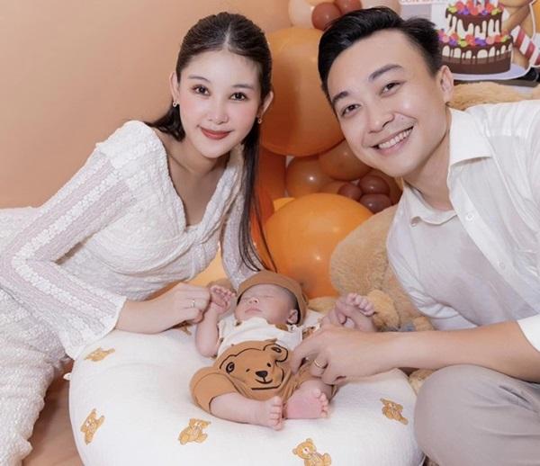 Lê Âu Ngân Anh khoe trình chăm con cực đỉnh của chồng BTV, con trai càng lớn càng bám bố-3