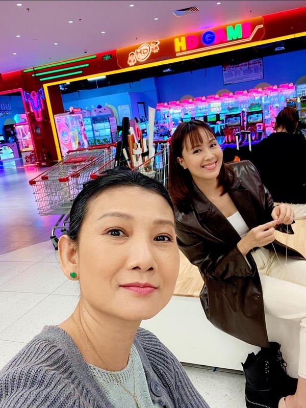 Mẹ chồng Hồng Diễm trong Trạm Cứu Hộ Trái Tim: Mỹ nhân thập niên 90 được trao danh hiệu NSND, U50 vẫn độc thân-2