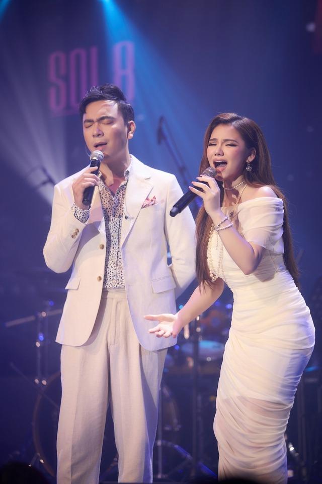 Thấy Hồ Quỳnh Hương đứng khóc trên sân khấu, chị ruột nhanh nhẹn xử lý-2