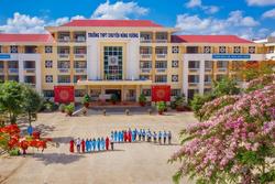 Ngôi trường lần đầu có cầu truyền hình Olympia: Lọt thỏm giữa 'thành phố ngủ ngon nhất Việt Nam', thành tích dài cả trang