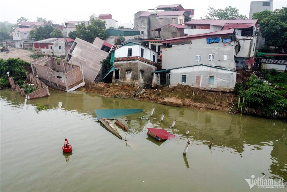 Người dân bàng hoàng kể lại phút ngôi nhà bị sông Cầu nuốt chửng-1