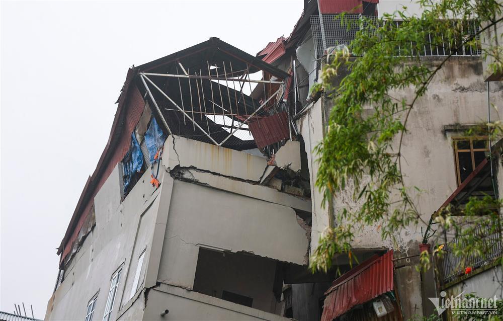 Người dân bàng hoàng kể lại phút ngôi nhà bị sông Cầu nuốt chửng-3