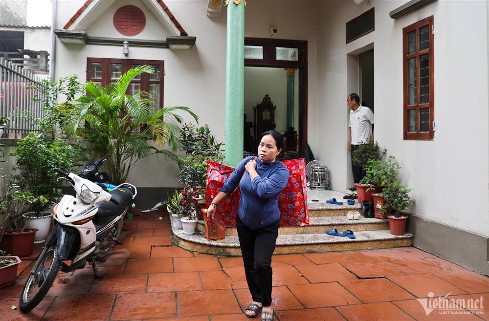 Người dân bàng hoàng kể lại phút ngôi nhà bị sông Cầu nuốt chửng-4