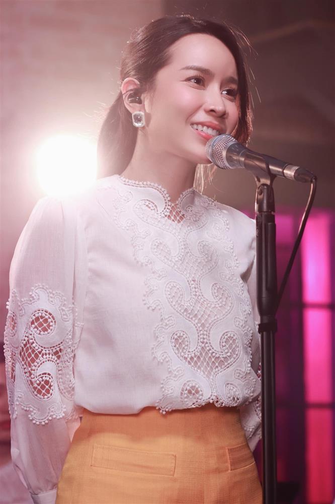 Lưu Hương Giang hốt hoảng khi đọc bài báo về chị gái Lưu Thiên Hương-3