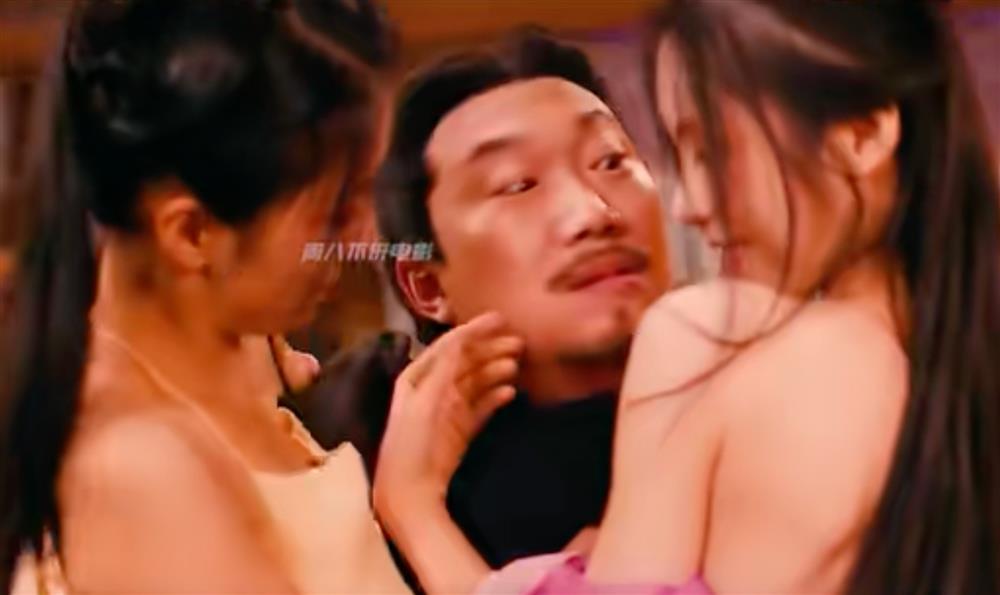 Bộ phim bị chê khoe da thịt quá đà-3