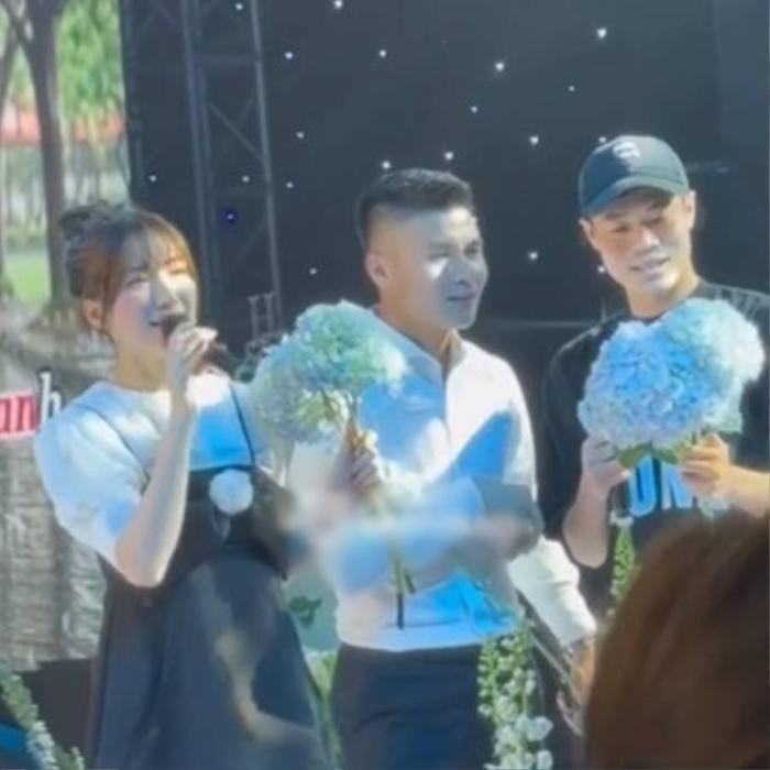 Hòa Minzy đáp trả cực duyên dáng khi được so sánh nhan sắc với cô dâu Chu Thanh Huyền-4