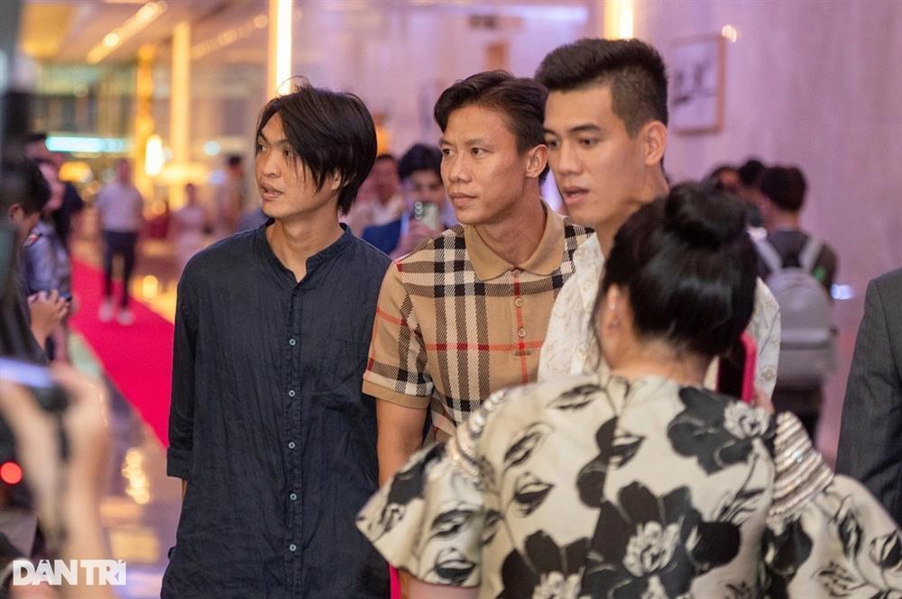 Bóc giá đồ hiệu của Đoàn Văn Hậu và dàn khách mời đến đám cưới Quang Hải-7