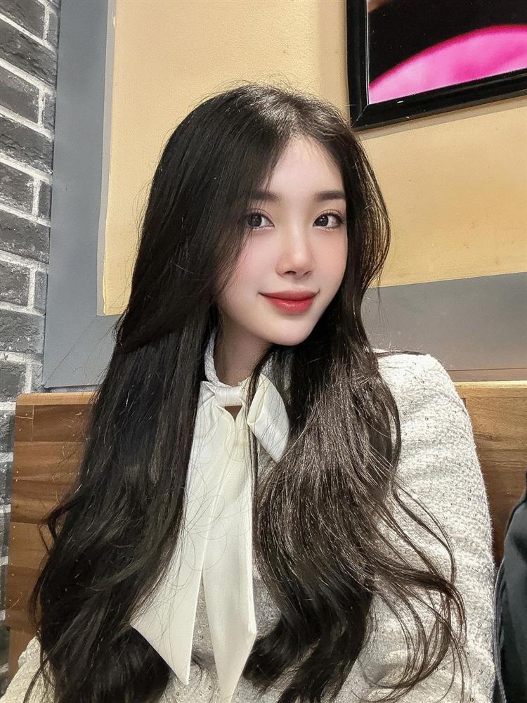 Sắc vóc hot girl của bà xã hậu vệ Giáp Tuấn Dương CAHN-2