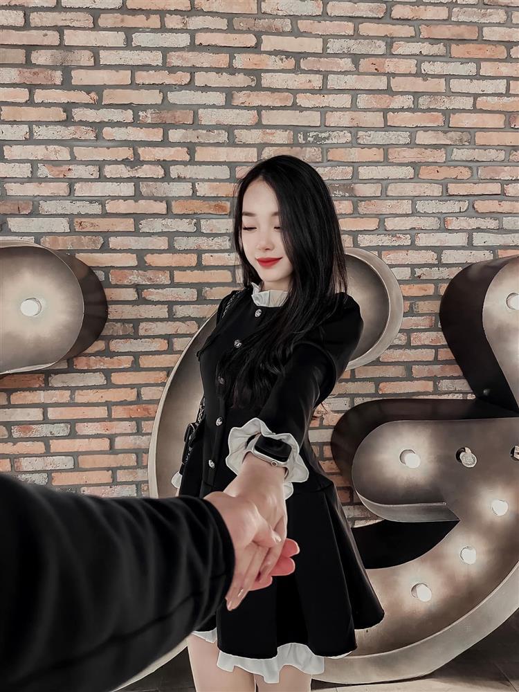 Sắc vóc hot girl của bà xã hậu vệ Giáp Tuấn Dương CAHN-3