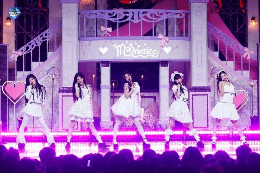 HYBE lại áp dụng công thức thao túng nhạc số của NewJeans cho nhóm nhạc đàn em?-1