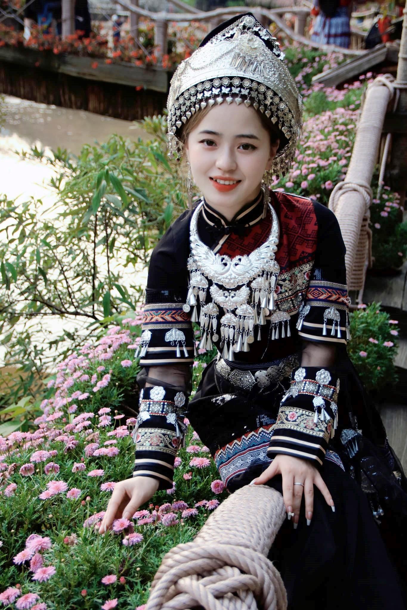 Nhan sắc trong veo sau 6 năm của cô bé bán lê từng nổi đình đám ở Hà Giang-2