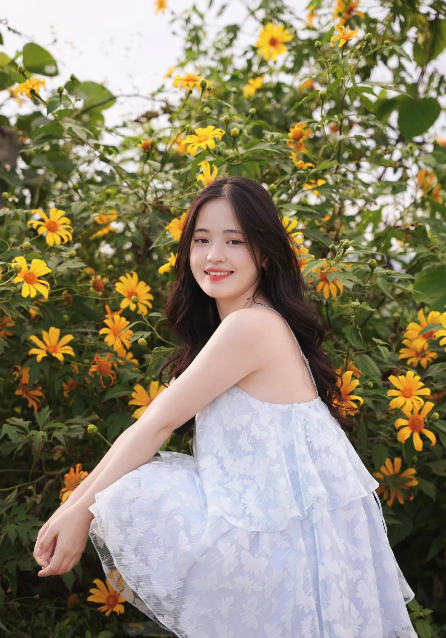 Nhan sắc trong veo sau 6 năm của cô bé bán lê từng nổi đình đám ở Hà Giang-5