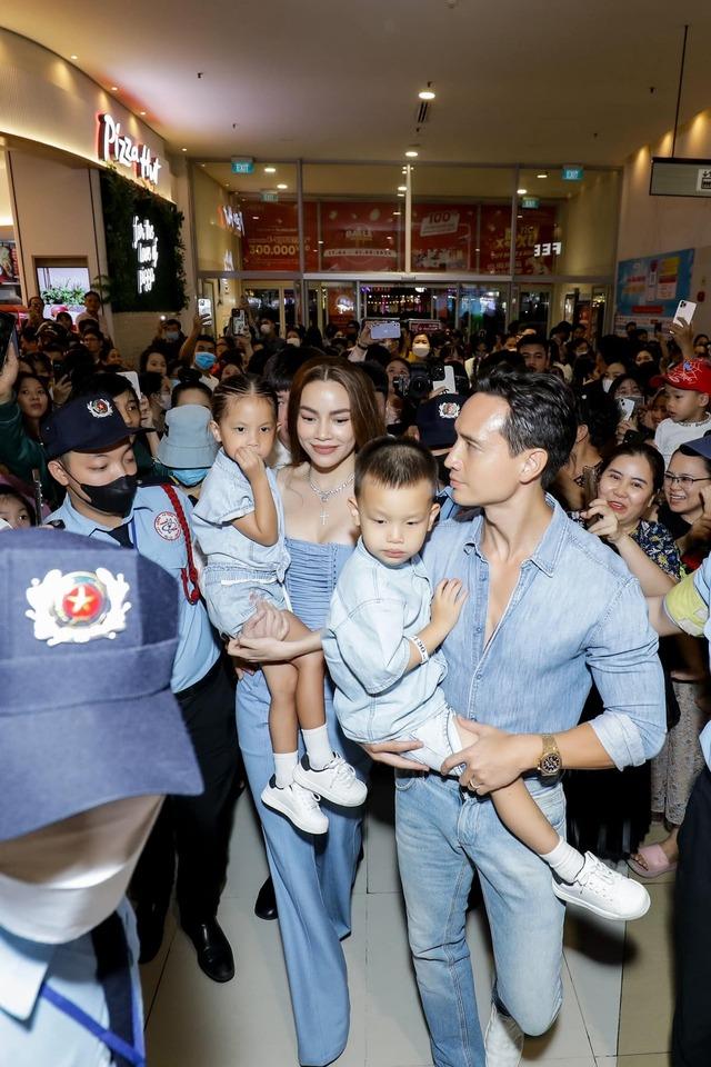 Những lần nhà Hồ Ngọc Hà, Kim Lý cùng các con mặc đồng điệu-2