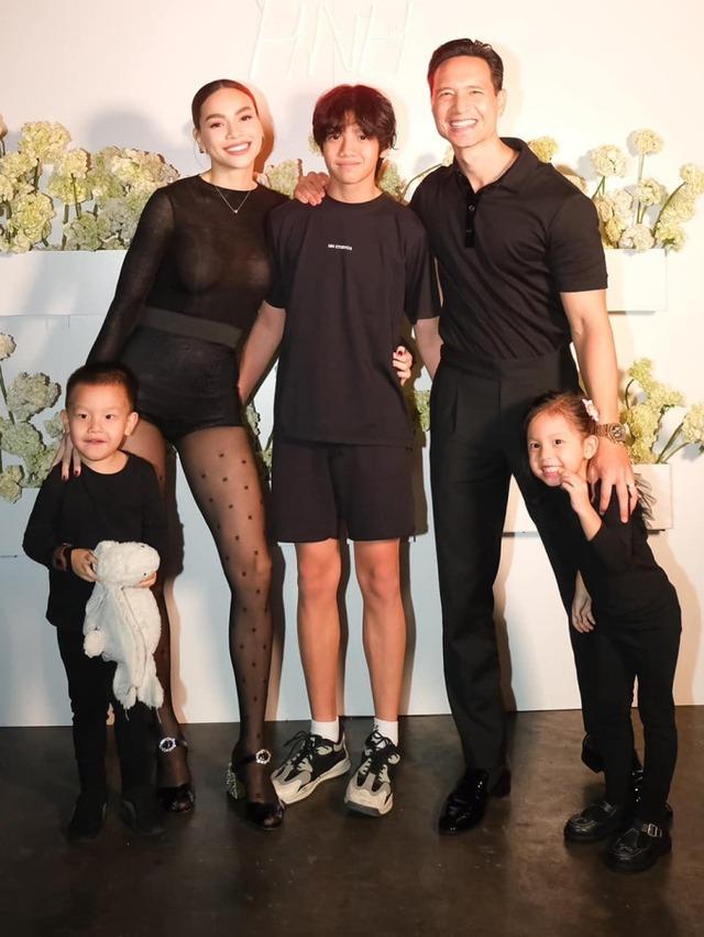 Những lần nhà Hồ Ngọc Hà, Kim Lý cùng các con mặc đồng điệu-10