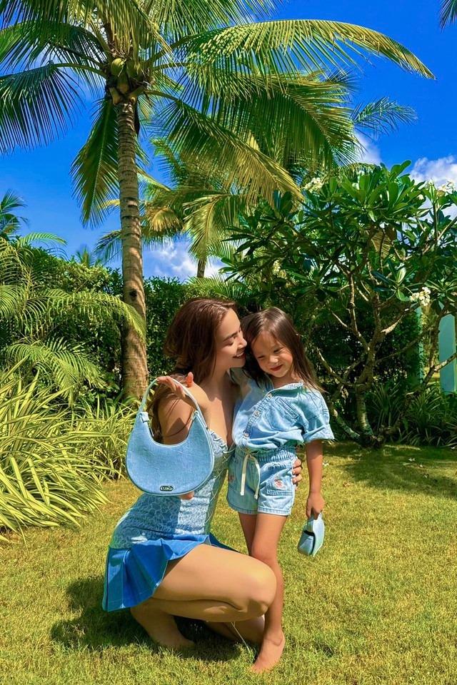 Những lần nhà Hồ Ngọc Hà, Kim Lý cùng các con mặc đồng điệu-4