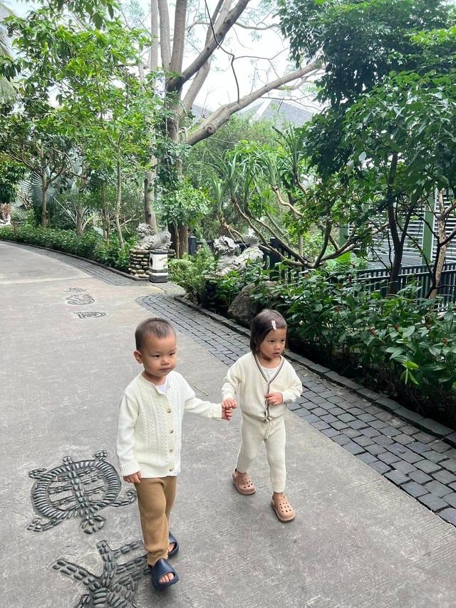 Những lần nhà Hồ Ngọc Hà, Kim Lý cùng các con mặc đồng điệu-11